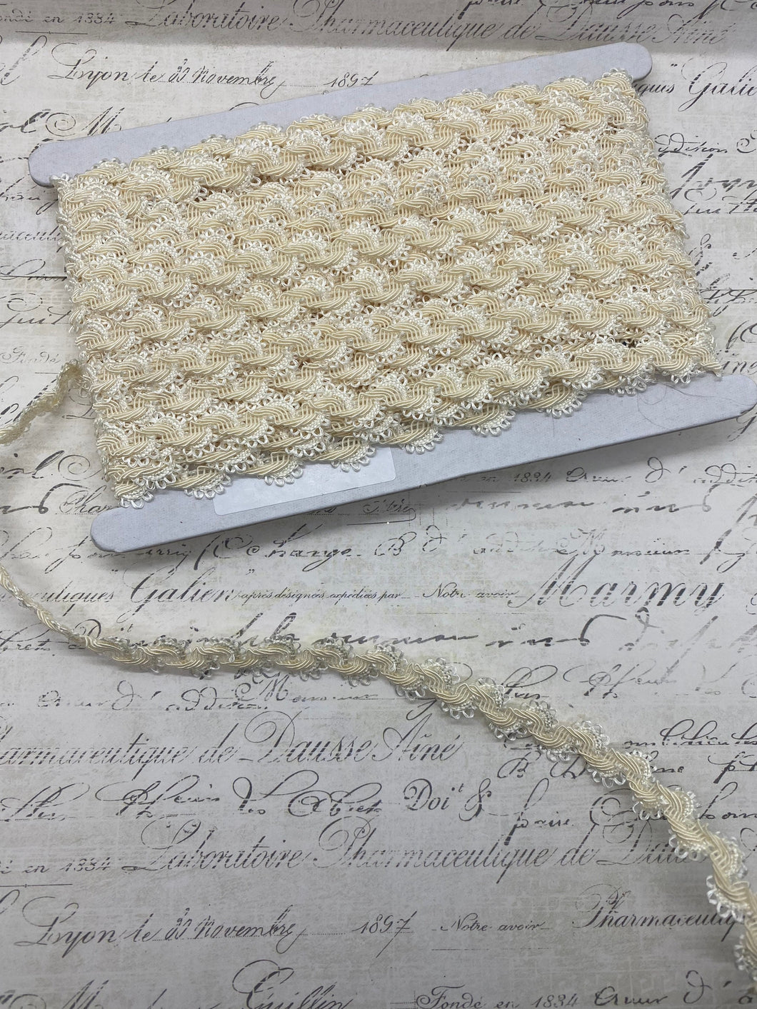 Ivory White  1/2 inch wide Scalloped Ric Rac