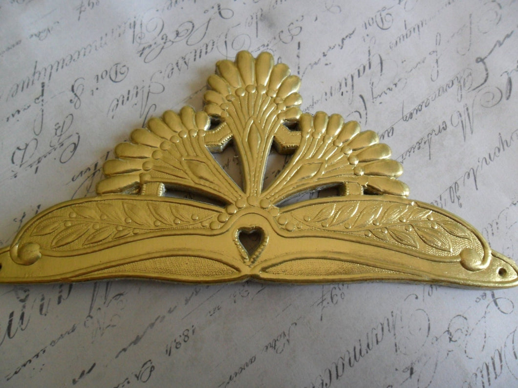 Gorgeous Embossed Gold Foil German Dresden Scrap Crown approx 3.25 x 6.5