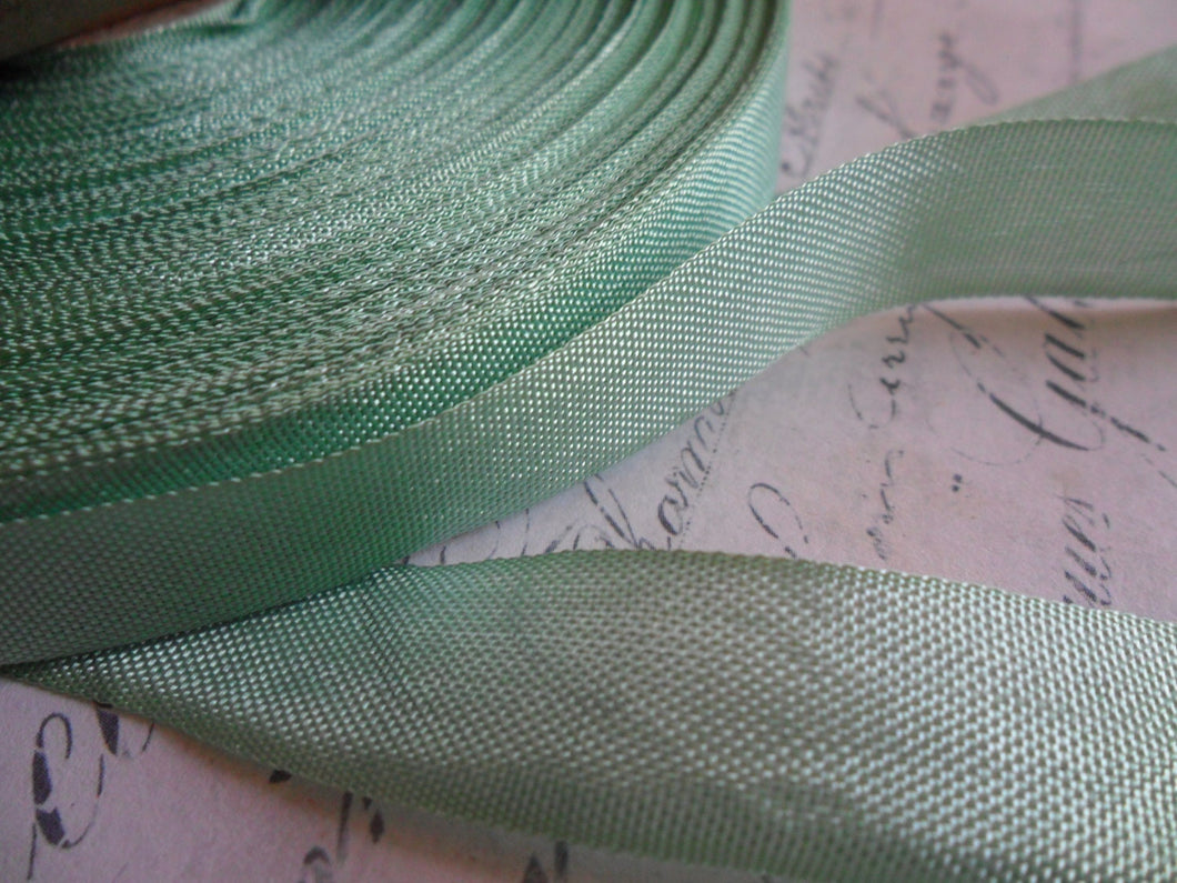 Bay Leaf Vintage Seam Binding Ribbon 5/8 inches wide