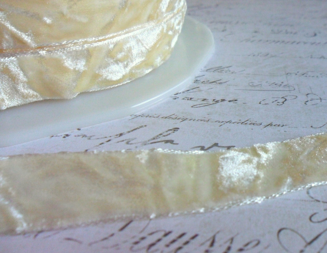 Classic Ivory Crushed Velvet Ribbon, Approx 5/8