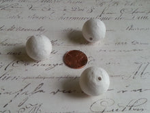 Load image into Gallery viewer, Vintage Style Spun Cotton Balls 20 MM Size - 10 Piece Set
