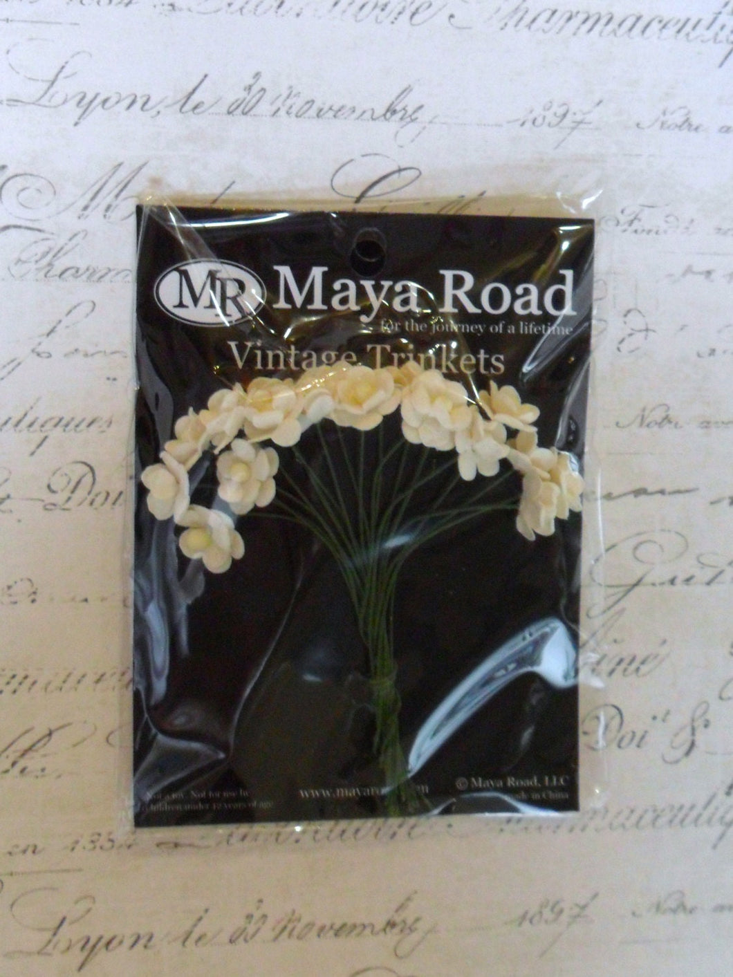 Maya Road: Vintage Style White Paper Posies